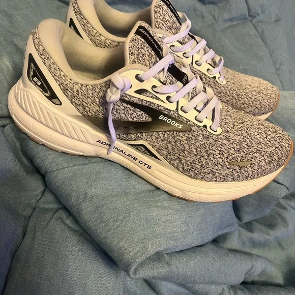 Brooks Athletic Shoes in Gray and White - Picture 4 of 7